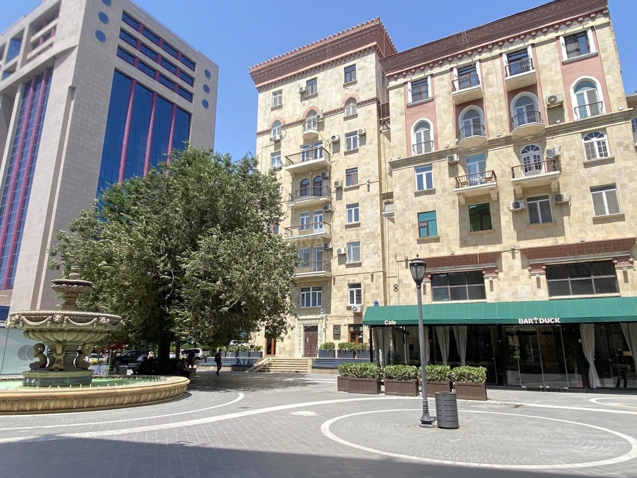 Satılır 5 otaqlı mənzil 240 m²