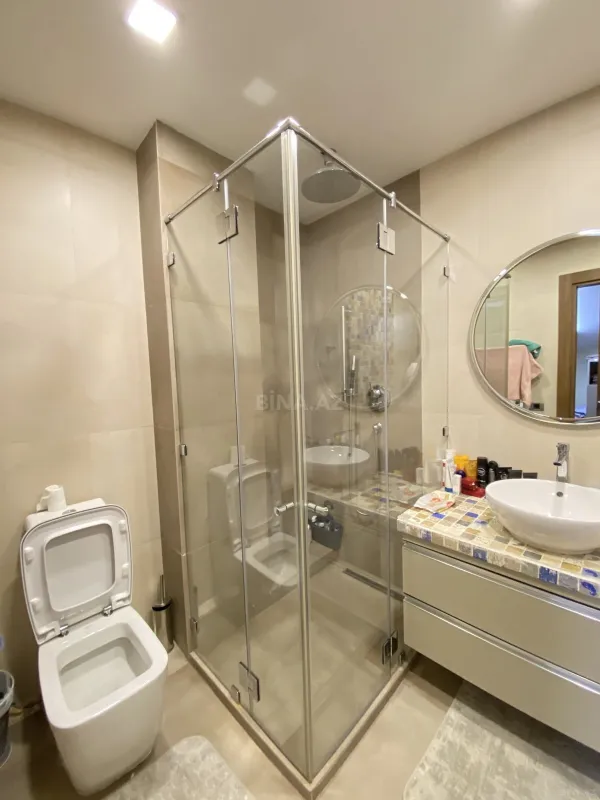 Satılır 5 otaqlı mənzil 240 m²