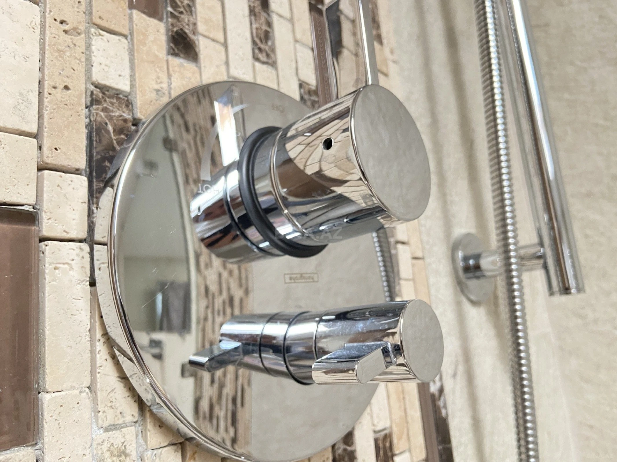 Satılır 5 otaqlı mənzil 240 m²