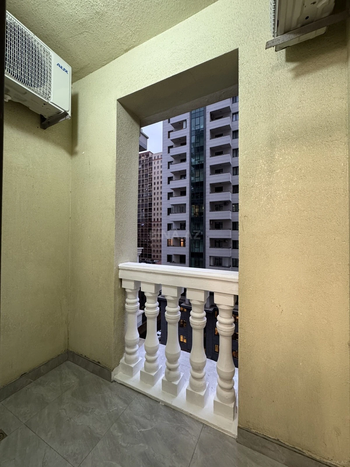 Satılır 2 otaqlı mənzil 86 m²