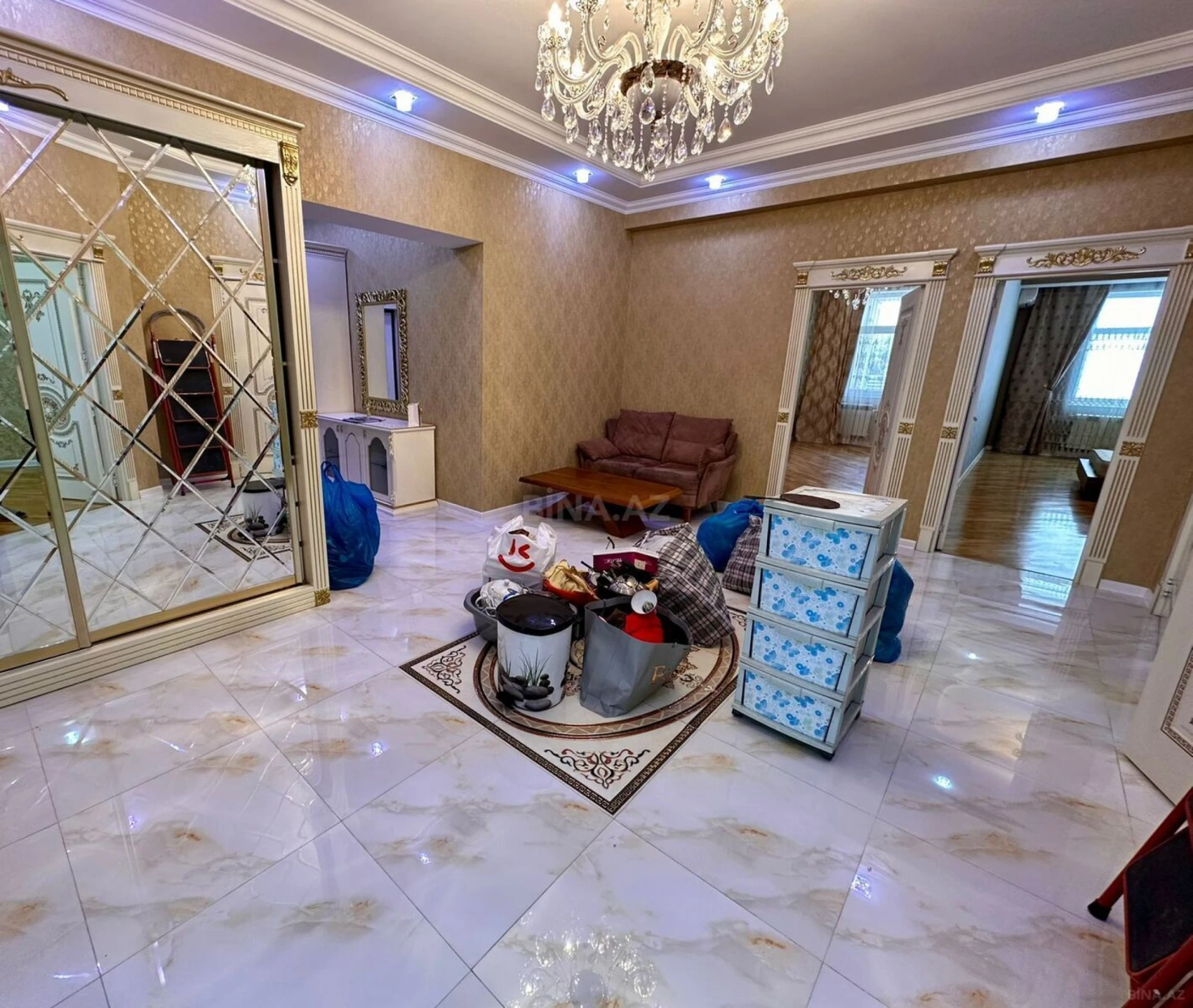 Satılır 3 otaqlı mənzil 150 m²