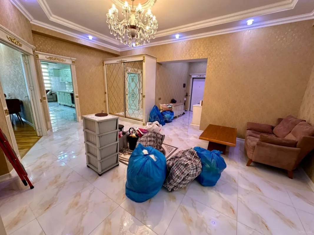 Satılır 3 otaqlı mənzil 150 m²