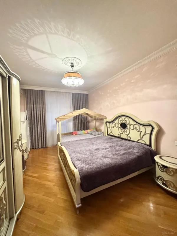 Satılır 3 otaqlı mənzil 155 m²