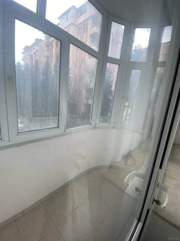 Satılır 3 otaqlı mənzil 130 m²
