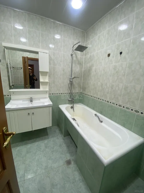 Satılır 3 otaqlı mənzil 130 m²