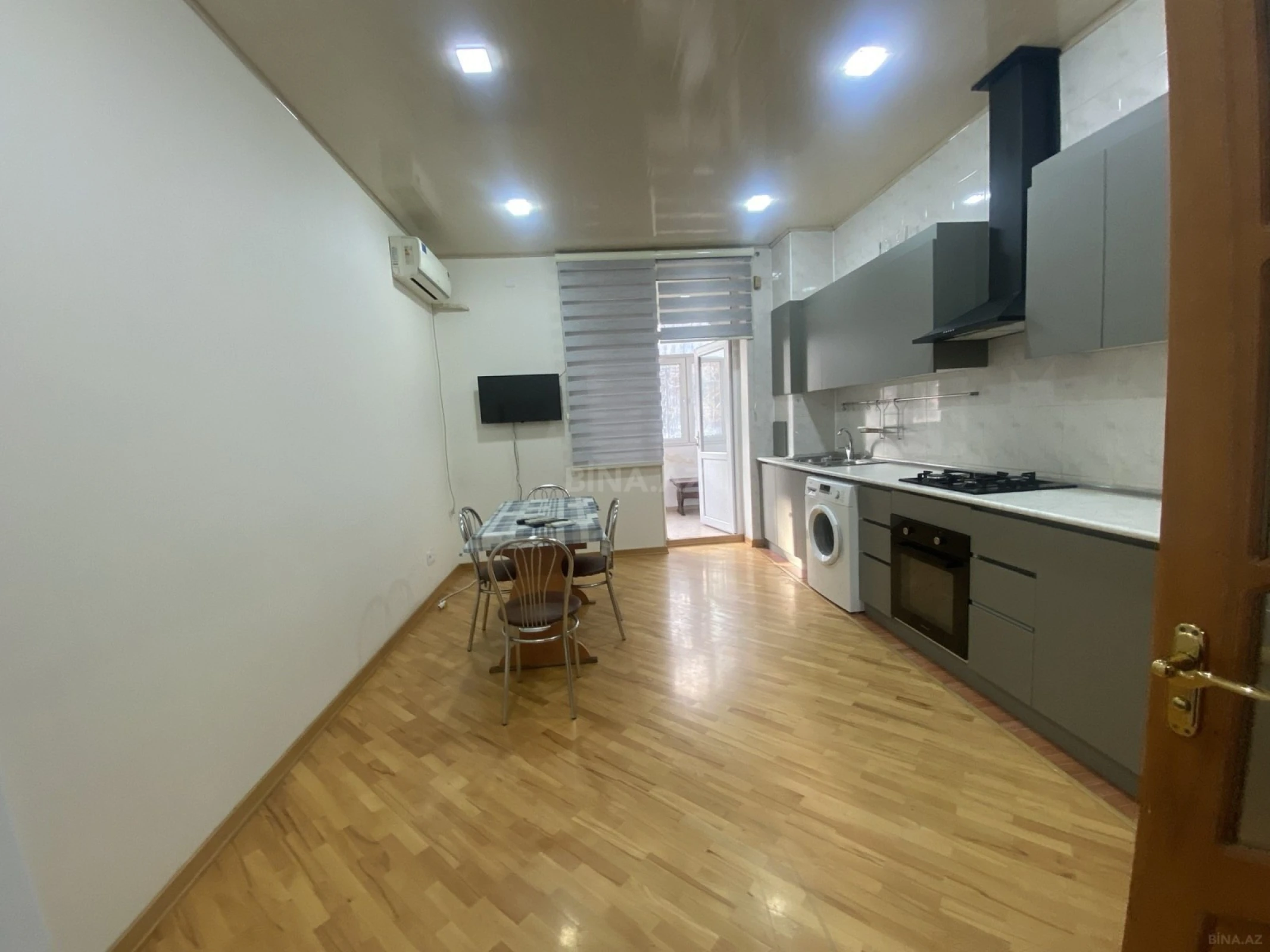 Satılır 3 otaqlı mənzil 130 m²
