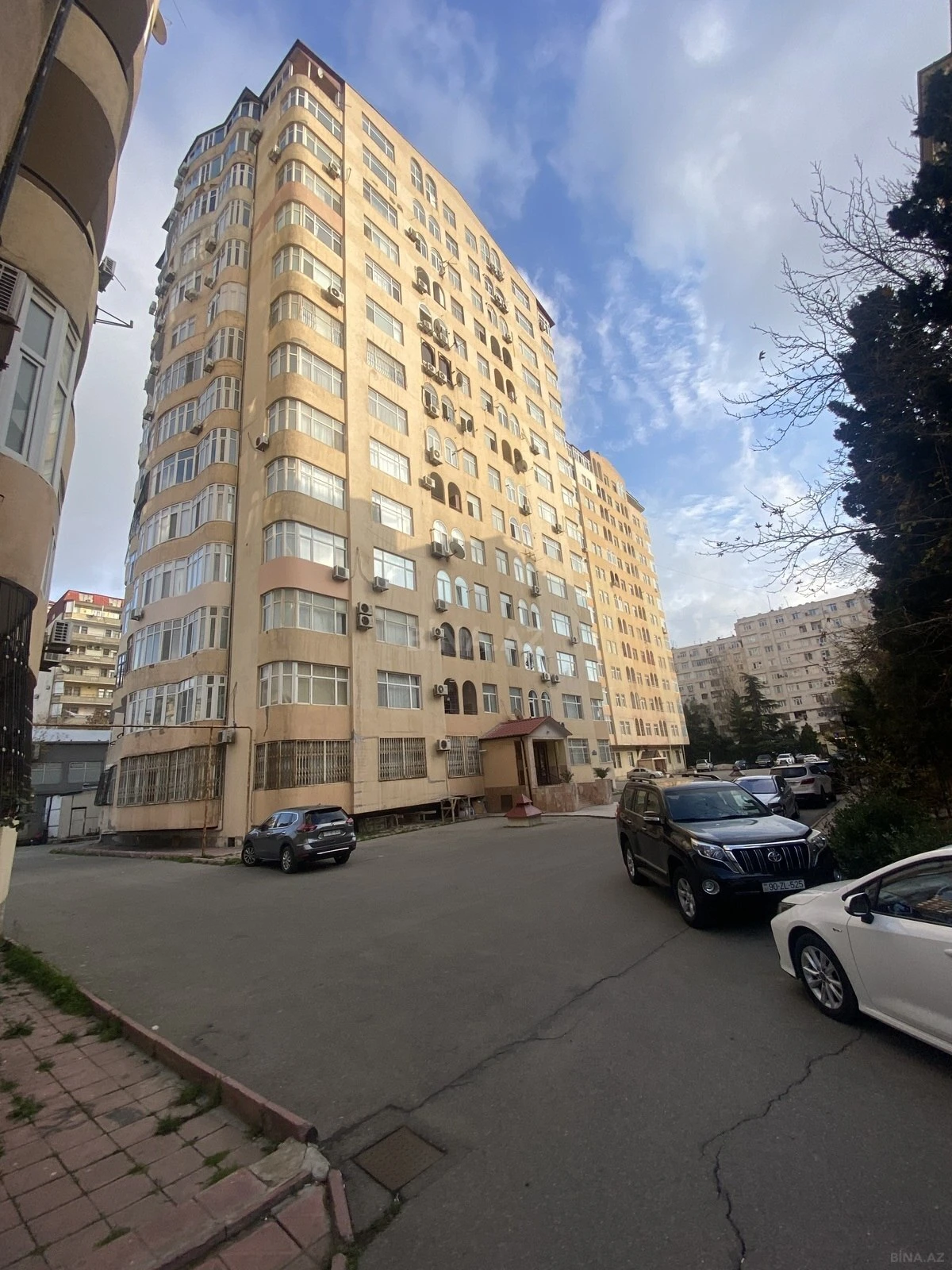 Satılır 3 otaqlı mənzil 130 m²