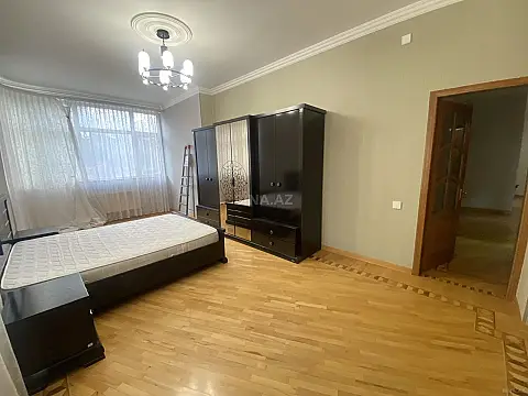 Satılır 3 otaqlı mənzil 130 m²