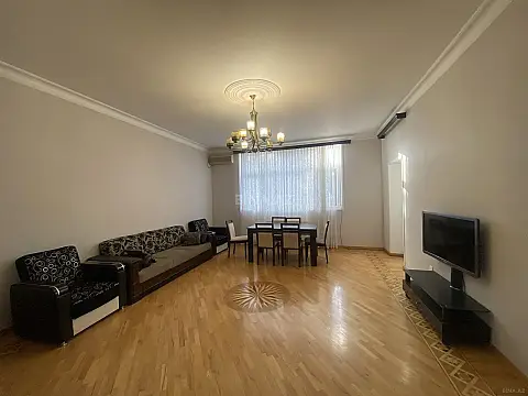 Satılır 3 otaqlı mənzil 130 m²