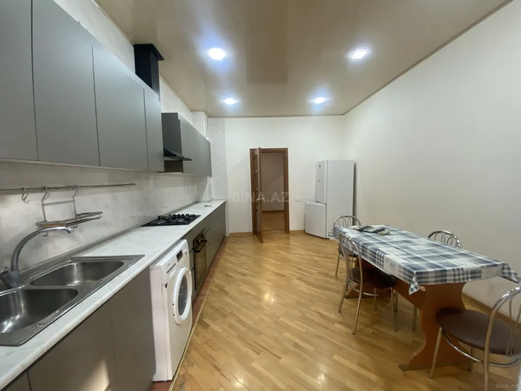 Satılır 3 otaqlı mənzil 130 m²