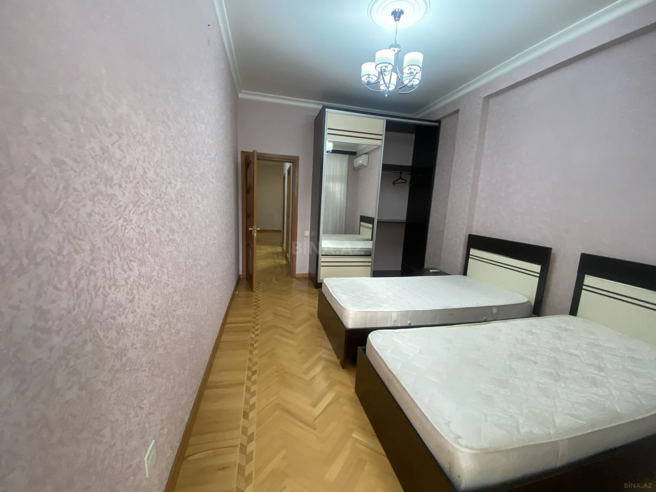 Satılır 3 otaqlı mənzil 130 m²
