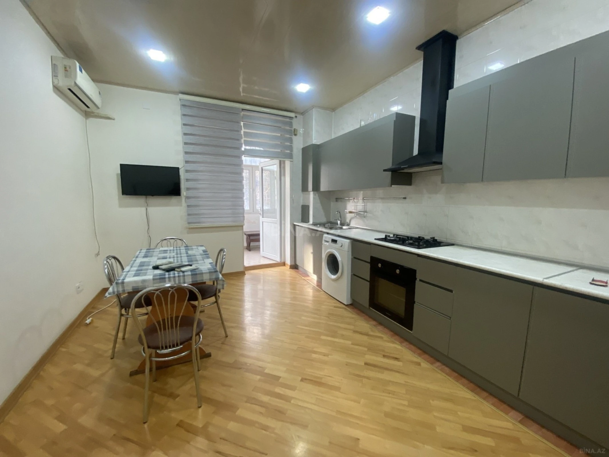 Satılır 3 otaqlı mənzil 130 m²