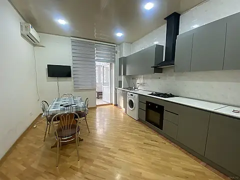Satılır 3 otaqlı mənzil 130 m²