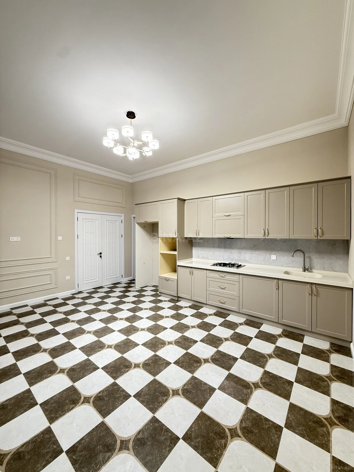 Satılır 5 otaqlı həyət evi 230 m²