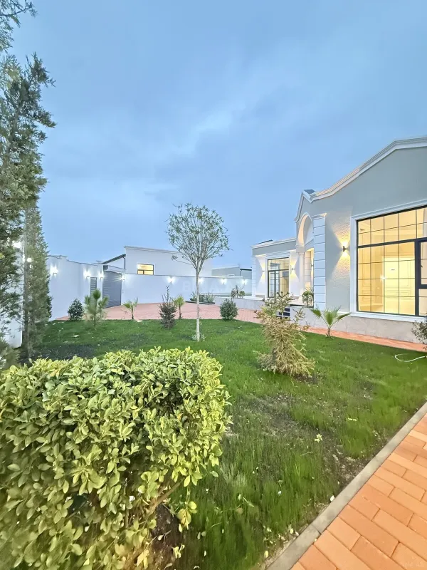 Satılır 5 otaqlı həyət evi 230 m²