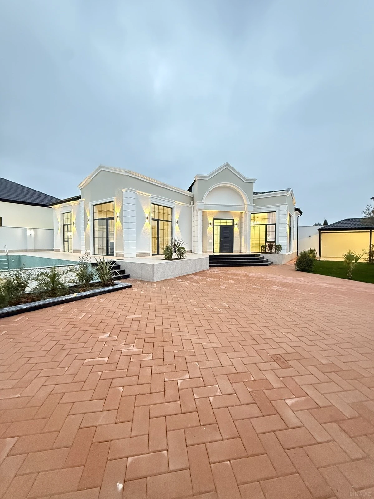 Satılır 5 otaqlı həyət evi 230 m²