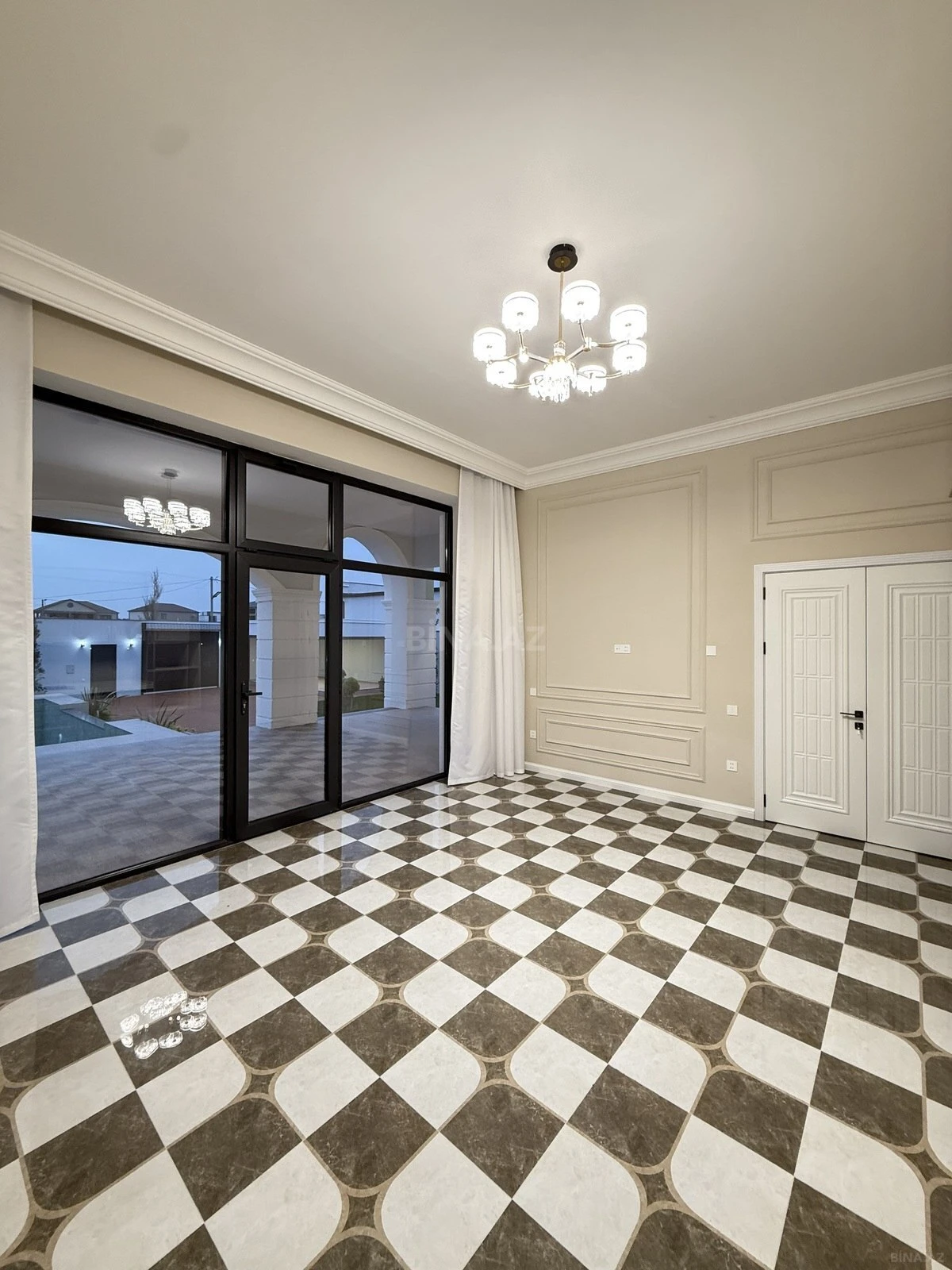 Satılır 5 otaqlı həyət evi 230 m²