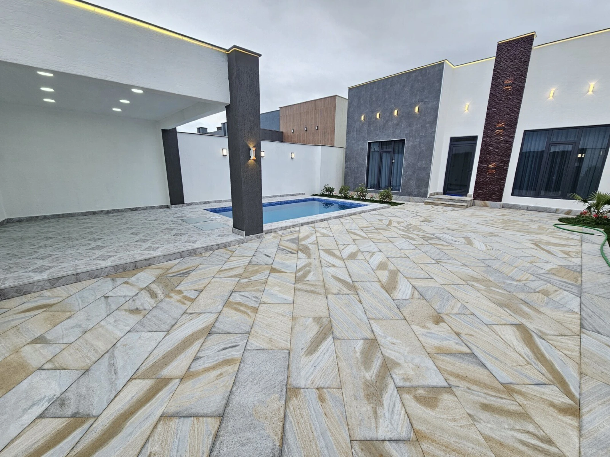 Satılır 4 otaqlı həyət evi 160 m²