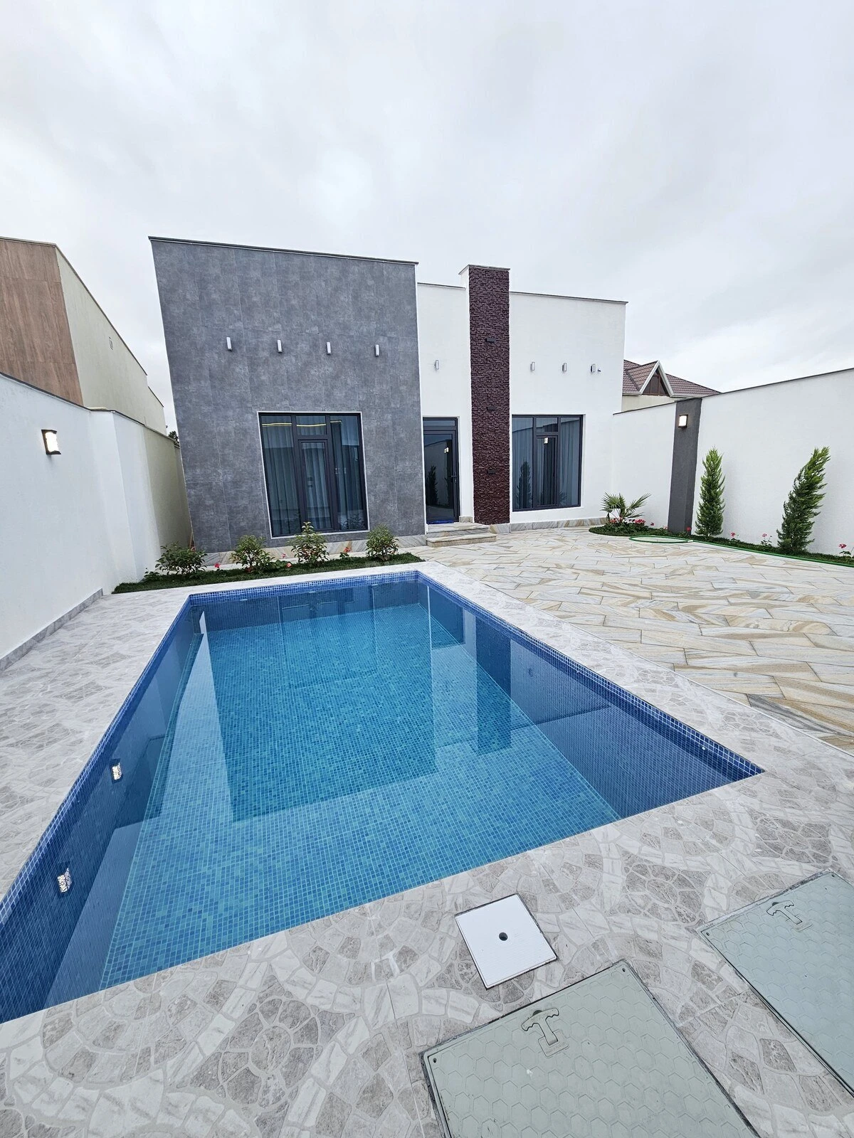 Satılır 4 otaqlı həyət evi 160 m²