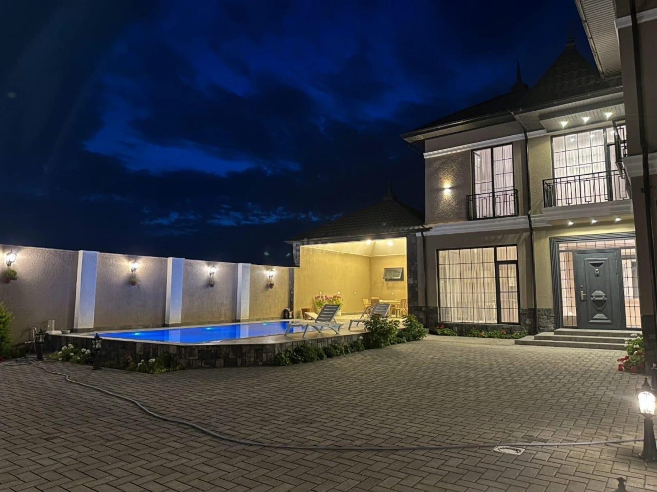 Kirayə verilir 4 otaqlı həyət evi 380 m²