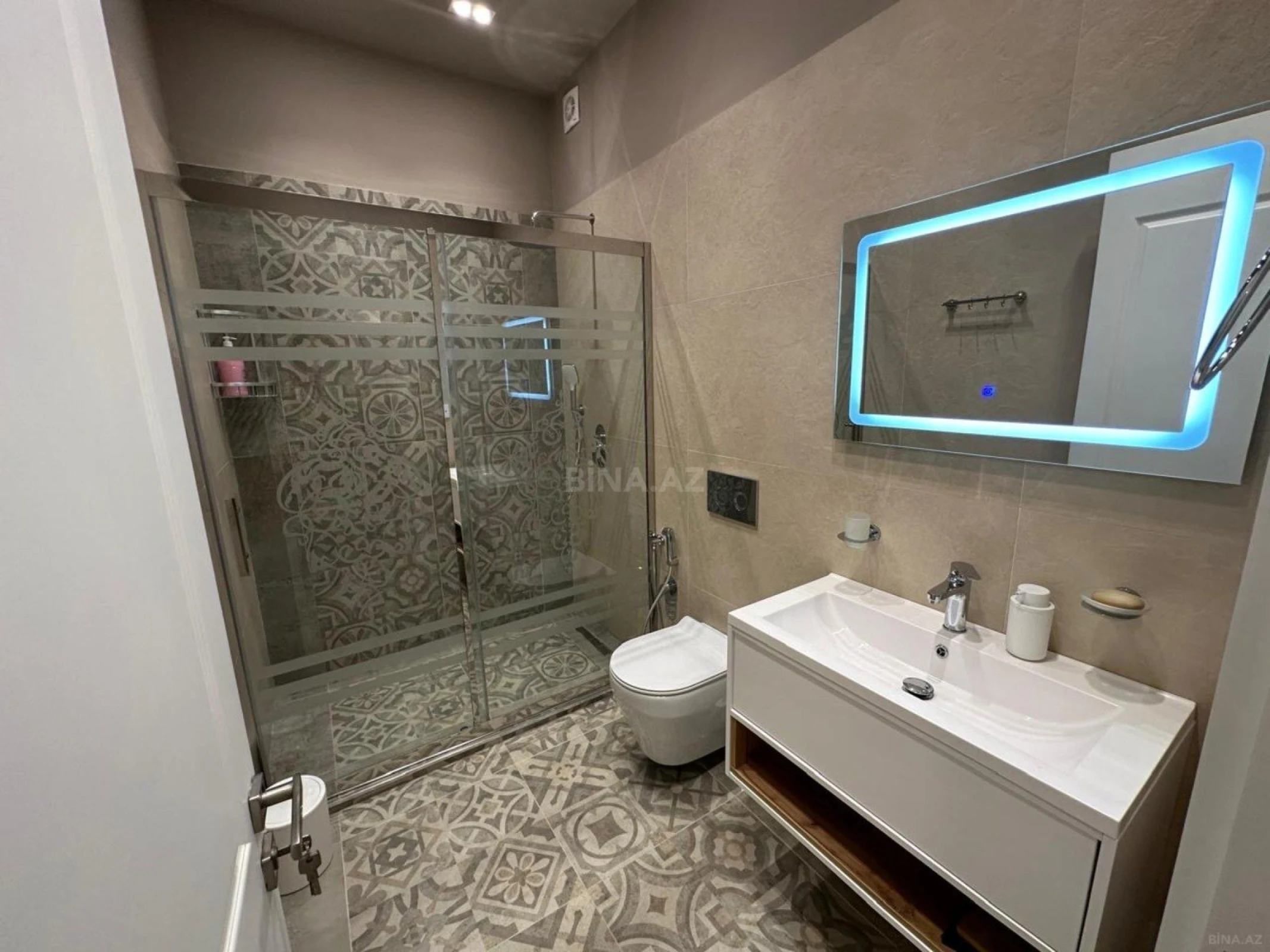 Kirayə verilir 4 otaqlı həyət evi 380 m²