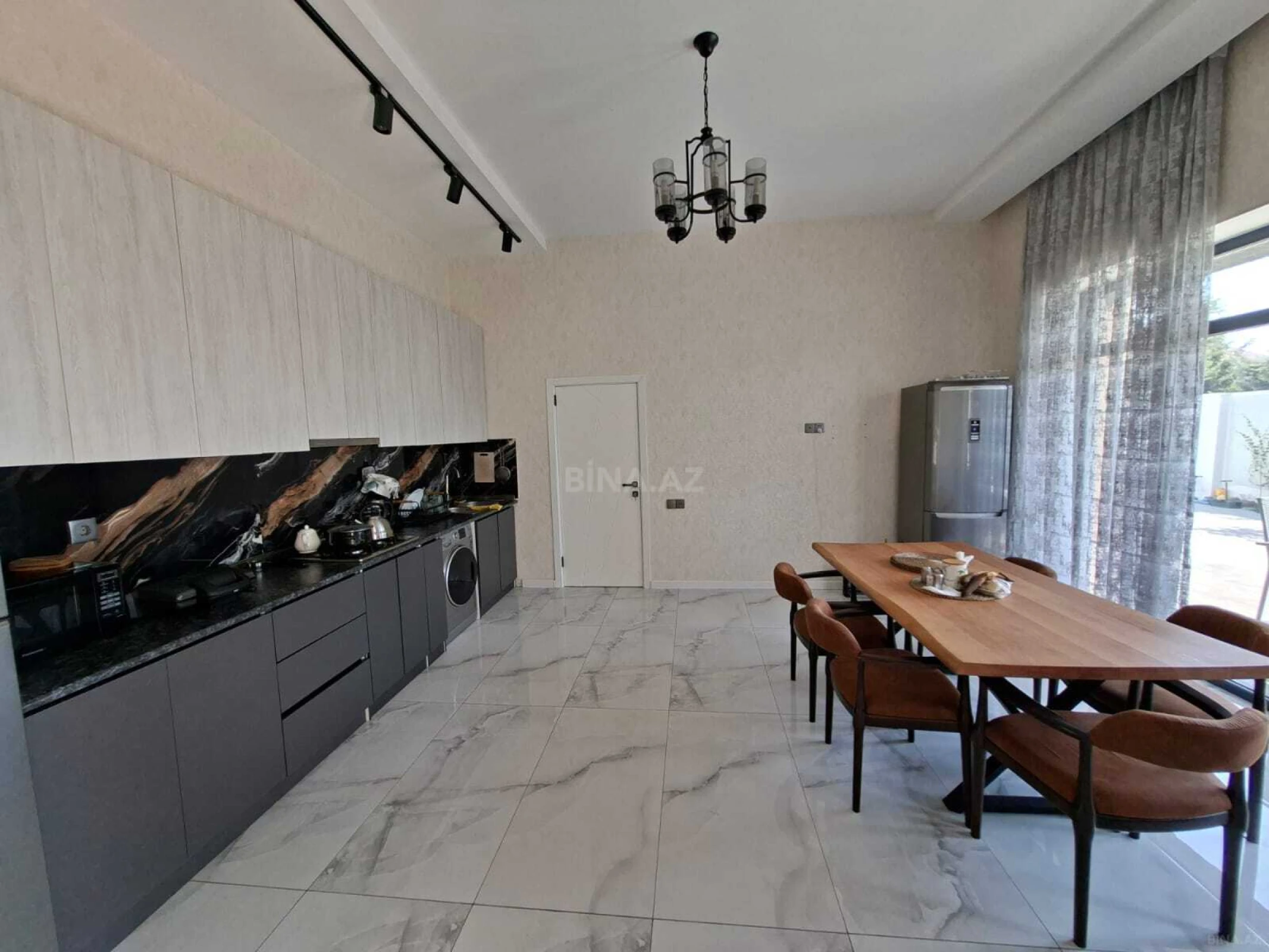 Kirayə verilir 4 otaqlı həyət evi 280 m²