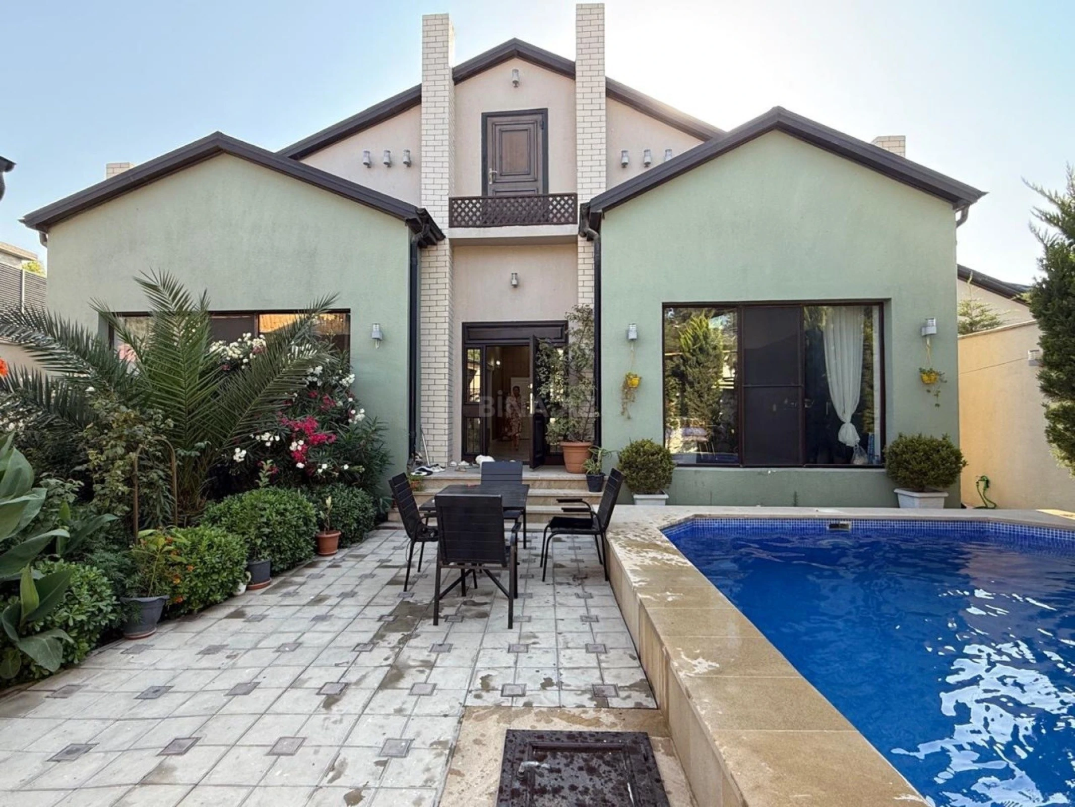 Kirayə verilir 4 otaqlı həyət evi 240 m²