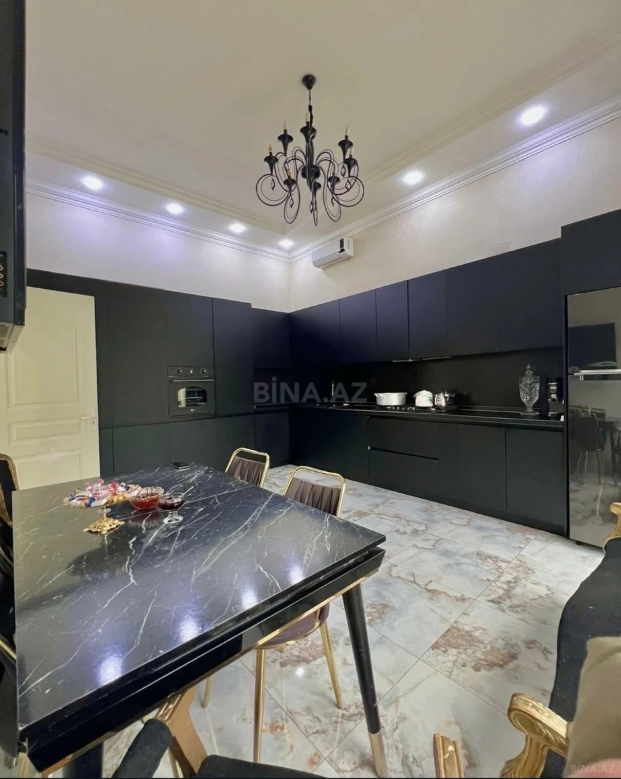 Kirayə verilir 4 otaqlı həyət evi 240 m²