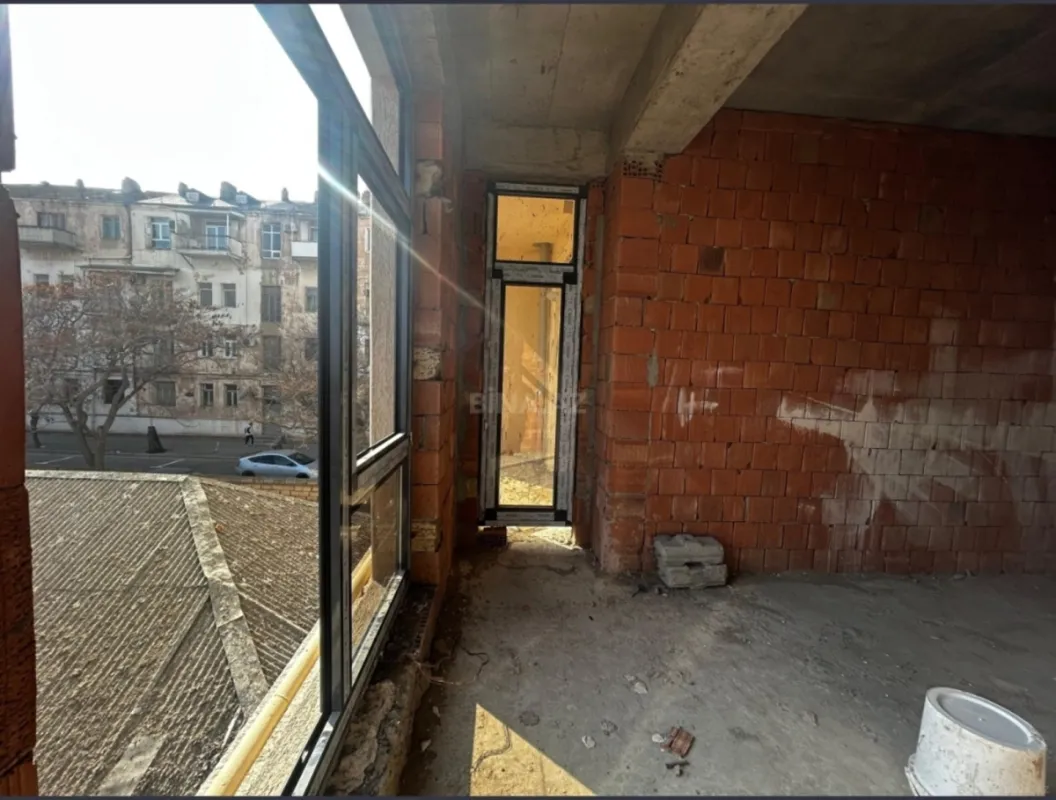 Satılır 3 otaqlı mənzil 124 m²