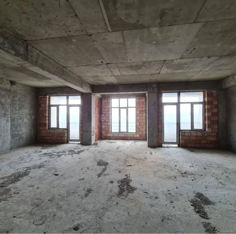Satılır 3 otaqlı mənzil 124 m²