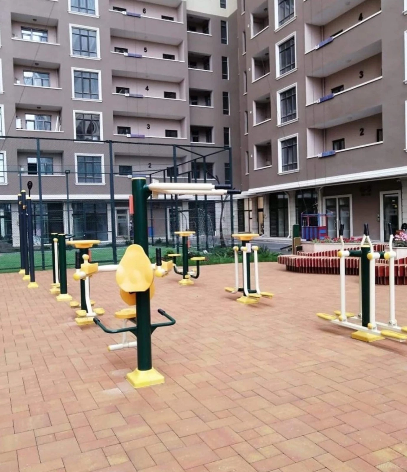 Satılır 3 otaqlı mənzil 124 m²