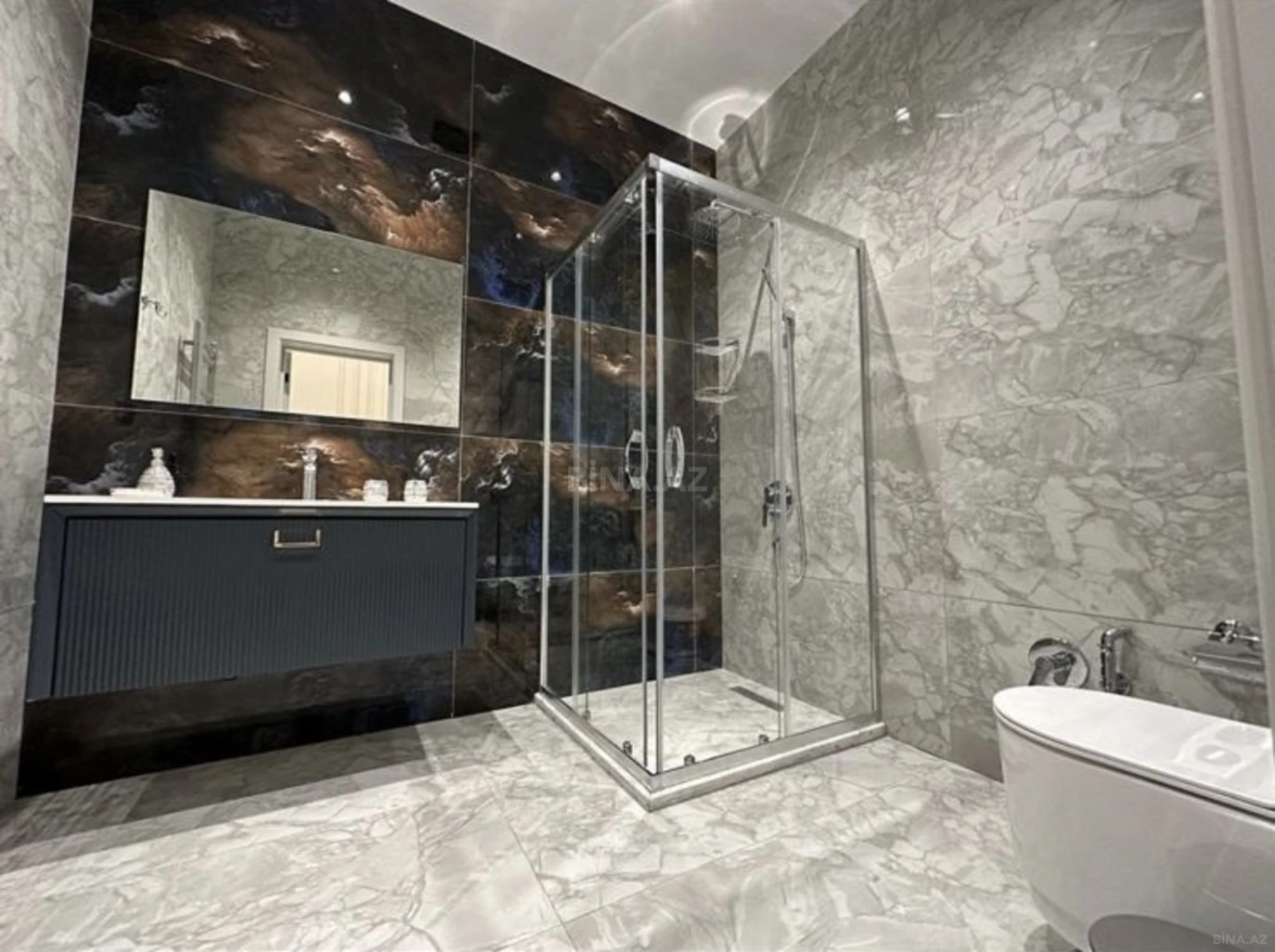 Kirayə verilir 6 otaqlı həyət evi 450 m²