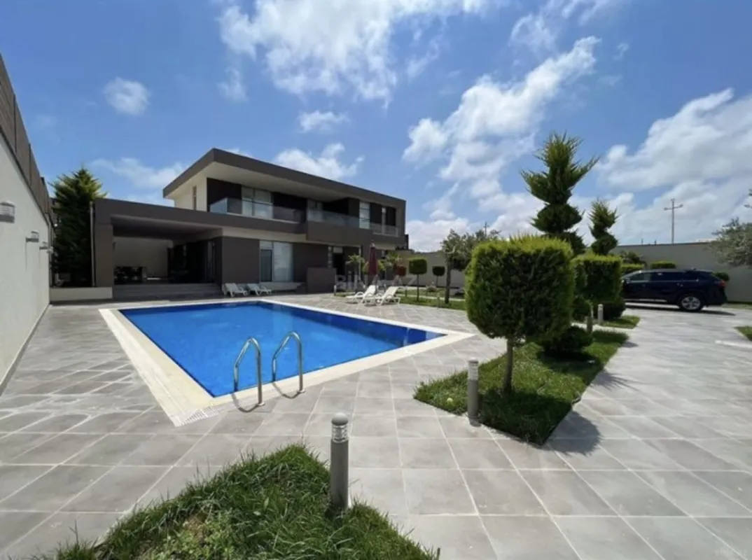 Kirayə verilir 6 otaqlı həyət evi 450 m²