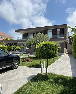 Kirayə verilir 6 otaqlı həyət evi 450 m²