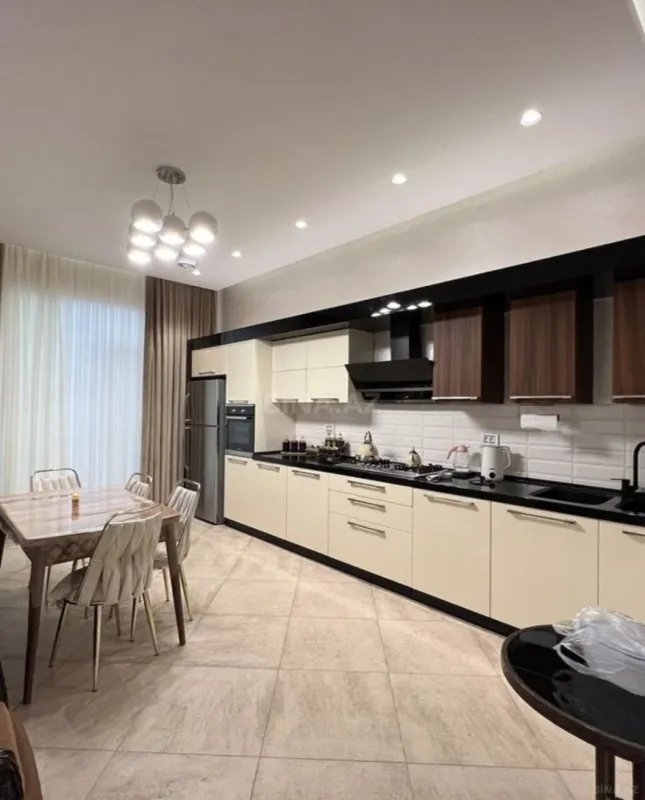 Kirayə verilir 6 otaqlı həyət evi 450 m²