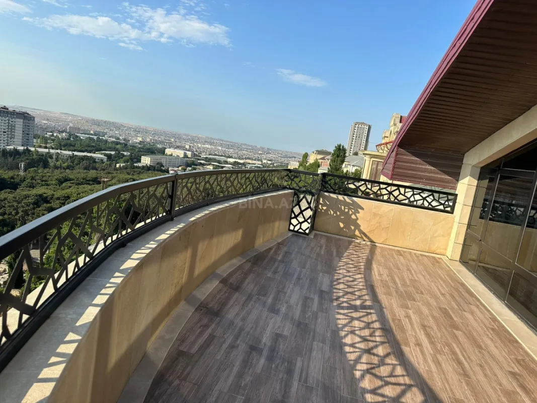 Satılır 10 otaqlı həyət evi 800 m²