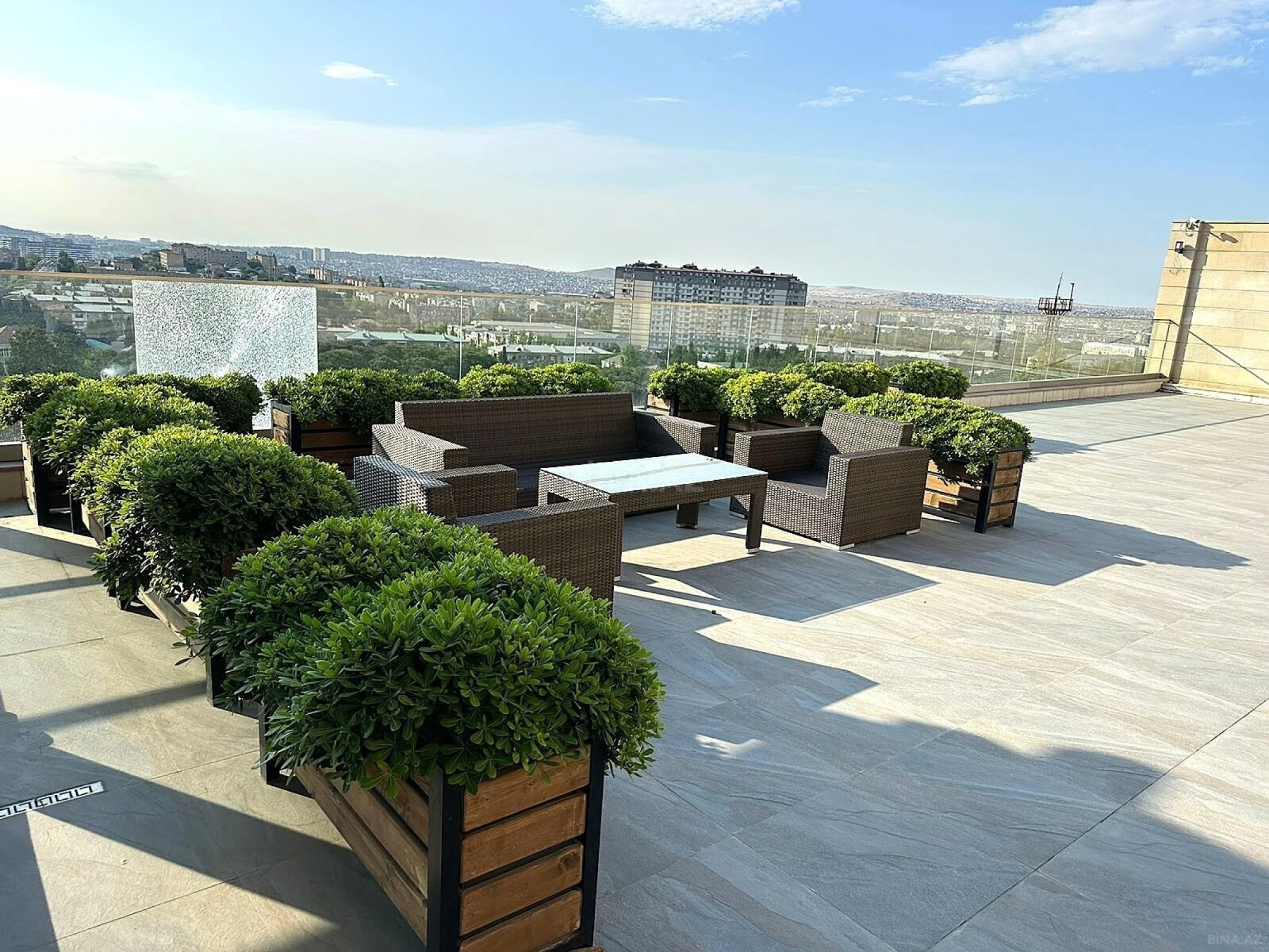 Satılır 10 otaqlı həyət evi 800 m²