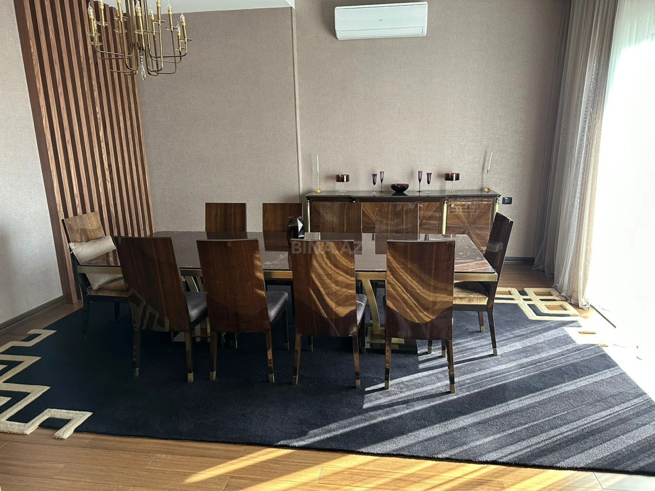 Satılır 10 otaqlı həyət evi 800 m²