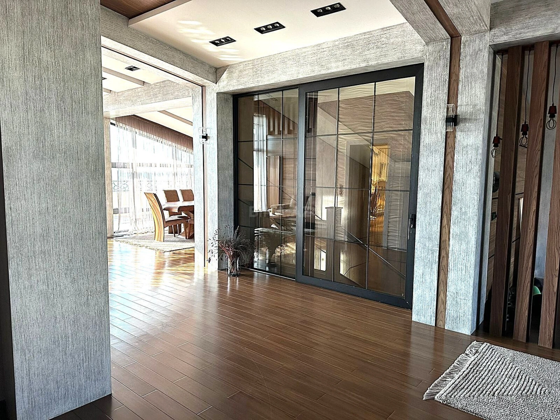 Satılır 10 otaqlı həyət evi 800 m²