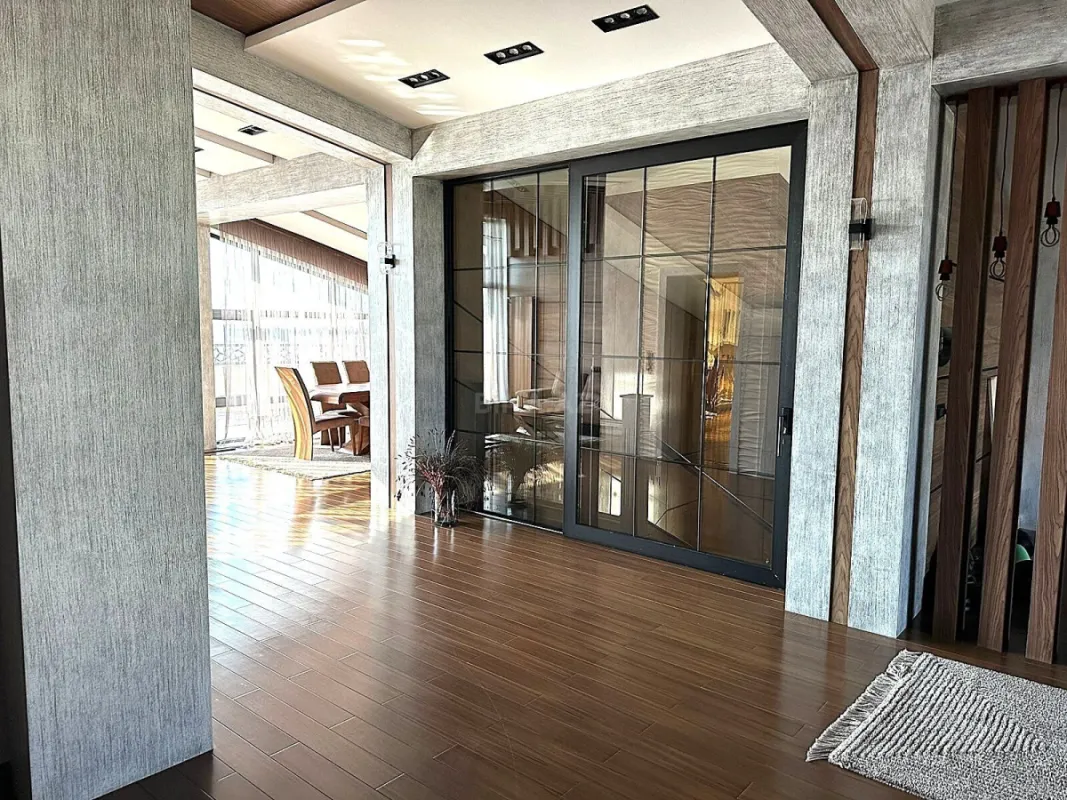 Satılır 10 otaqlı həyət evi 800 m²