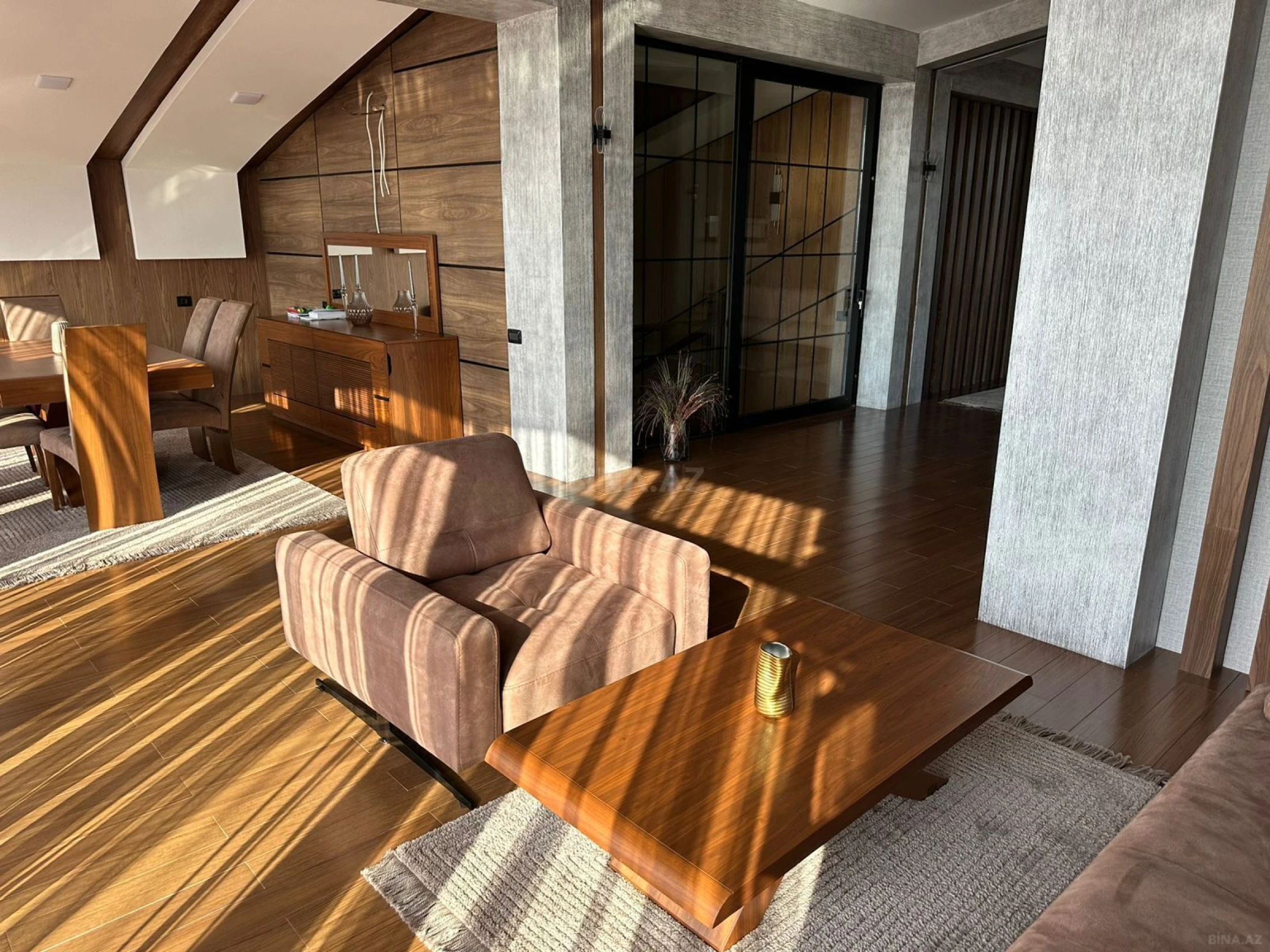 Satılır 10 otaqlı həyət evi 800 m²