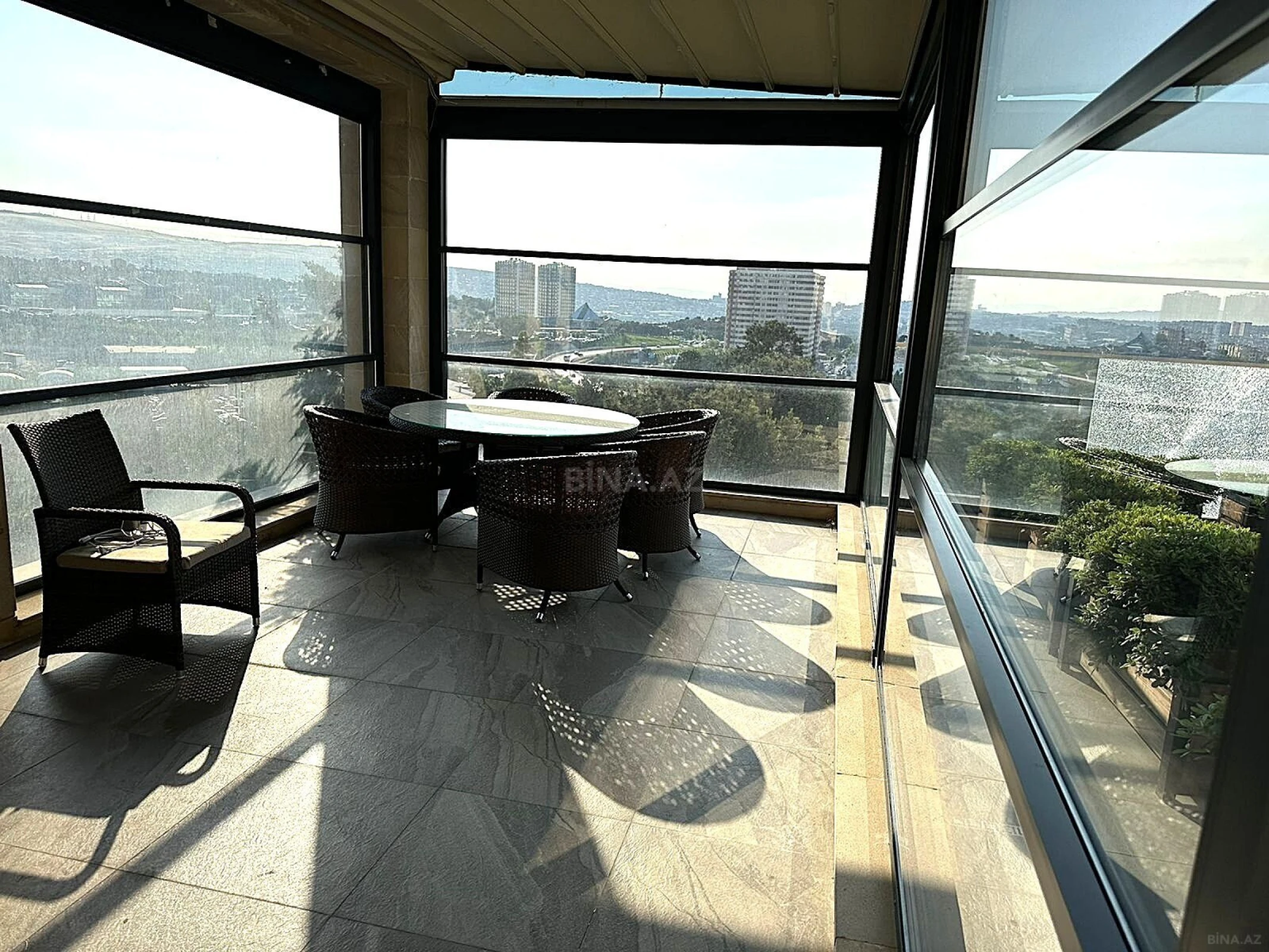 Satılır 10 otaqlı həyət evi 800 m²