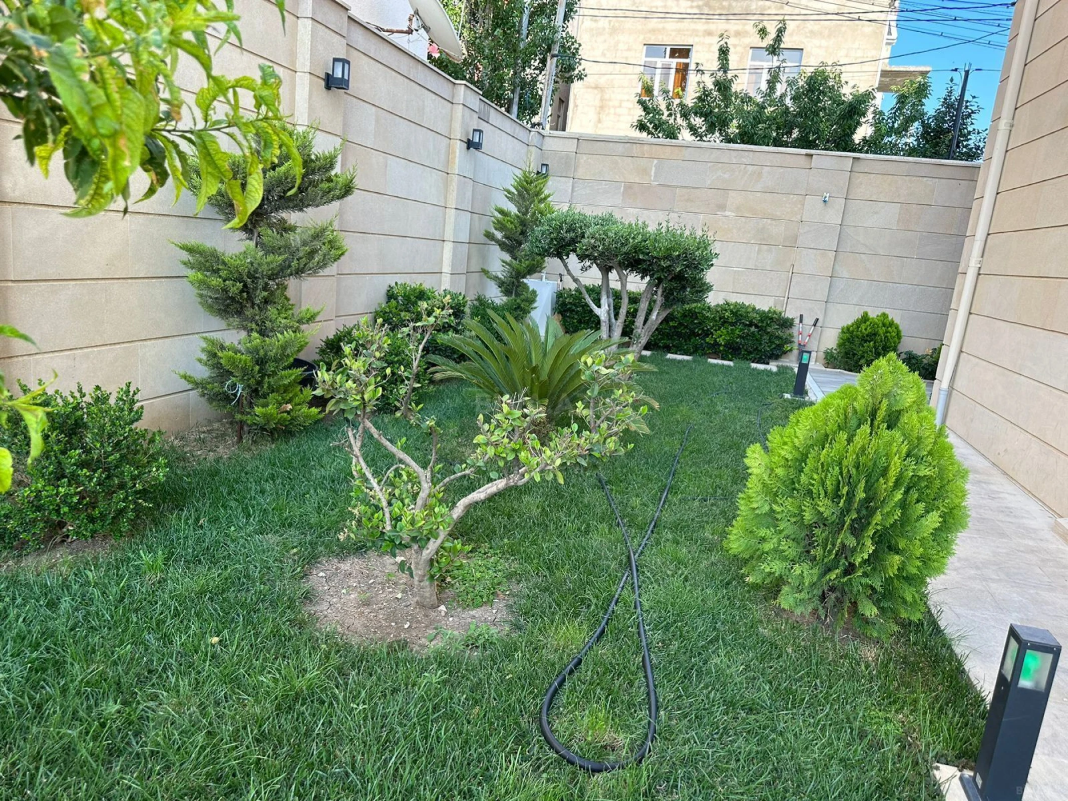 Satılır 10 otaqlı həyət evi 800 m²