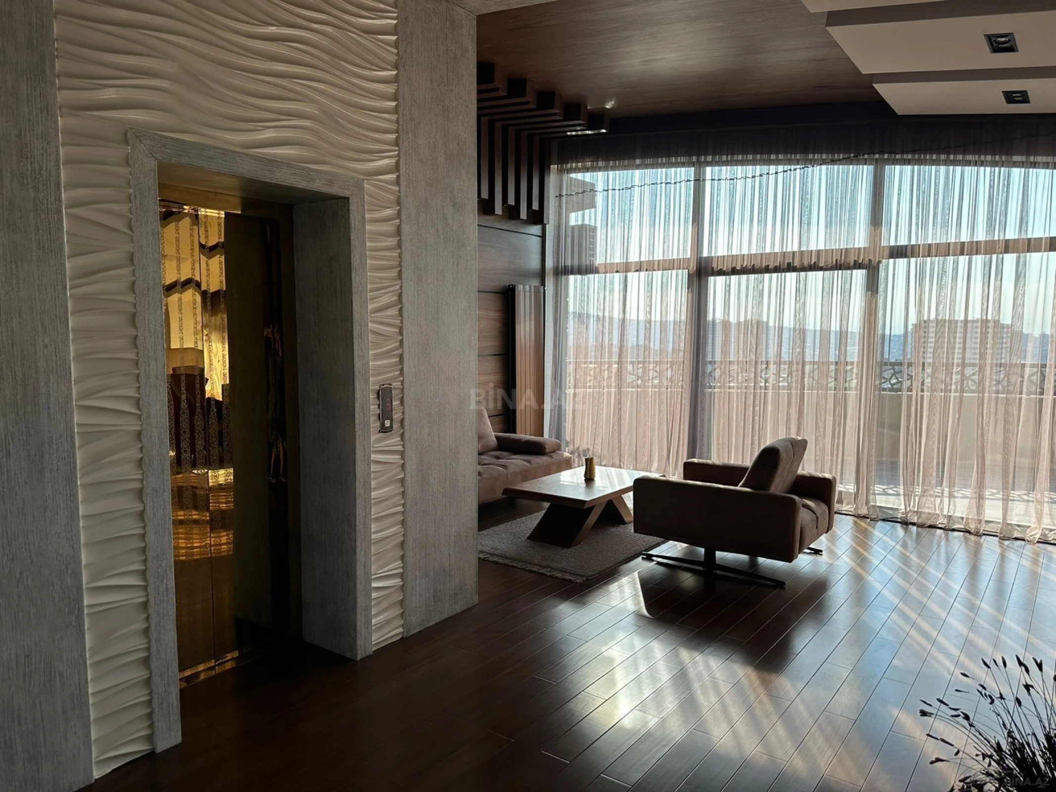 Satılır 10 otaqlı həyət evi 800 m²