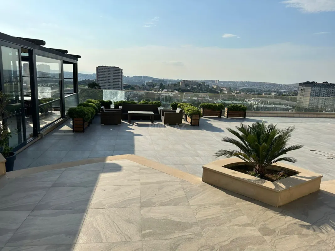 Satılır 10 otaqlı həyət evi 800 m²