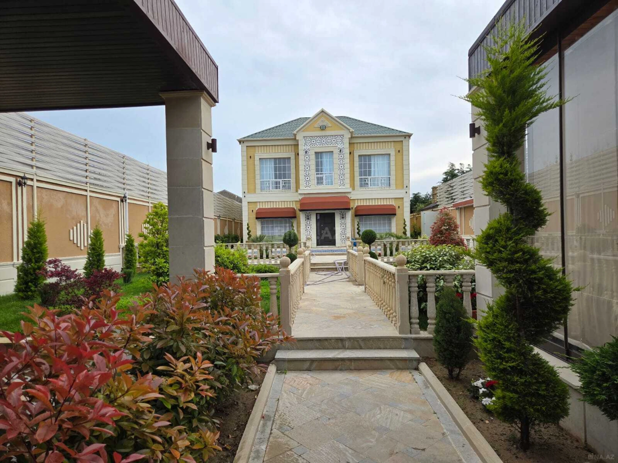 Kirayə verilir 5 otaqlı həyət evi 350 m²