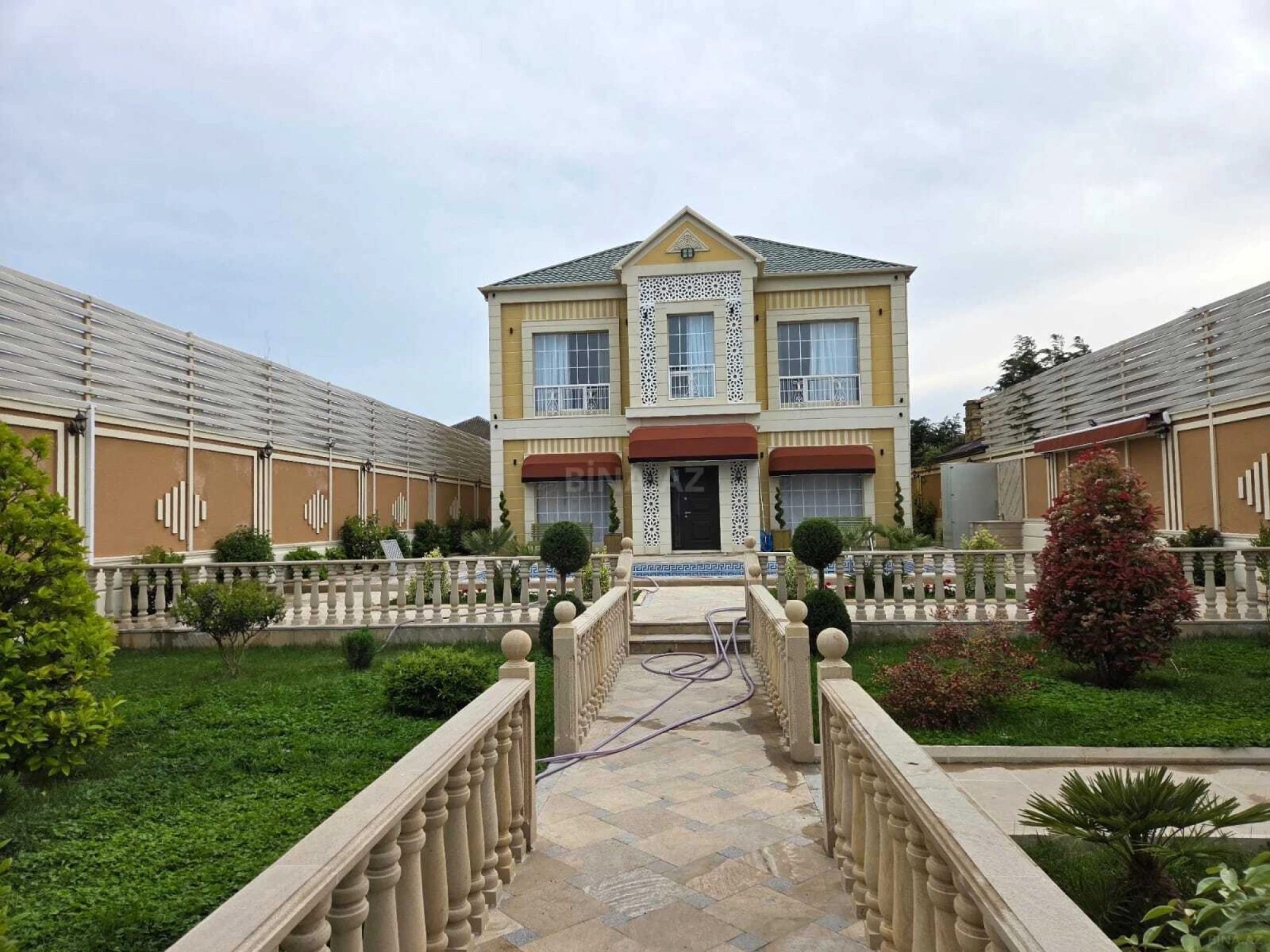 Kirayə verilir 5 otaqlı həyət evi 350 m²