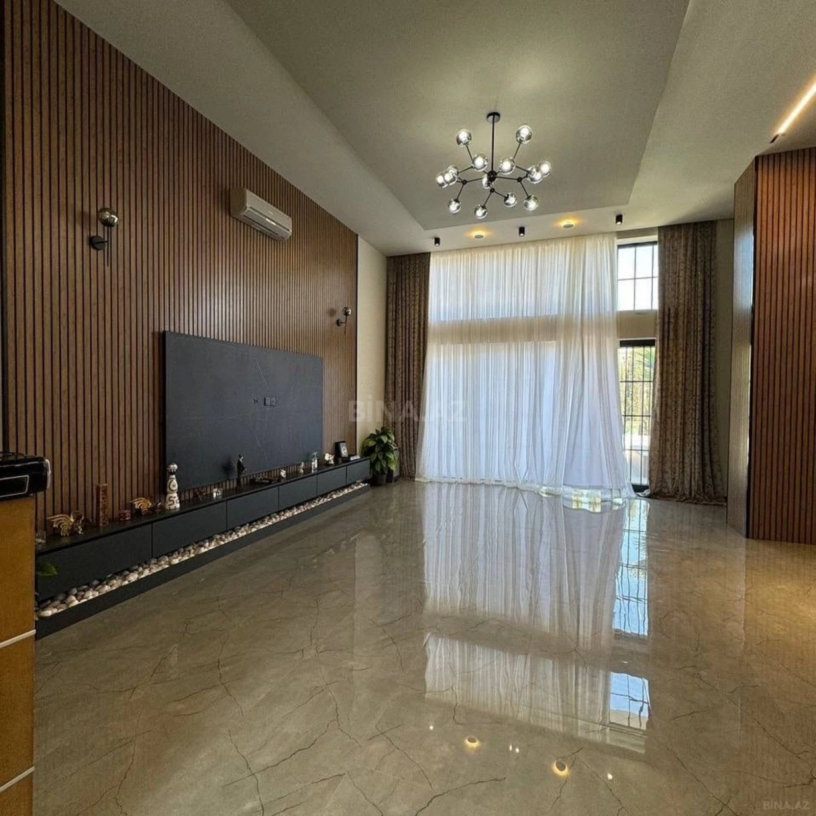 Kirayə verilir 5 otaqlı həyət evi 400 m²