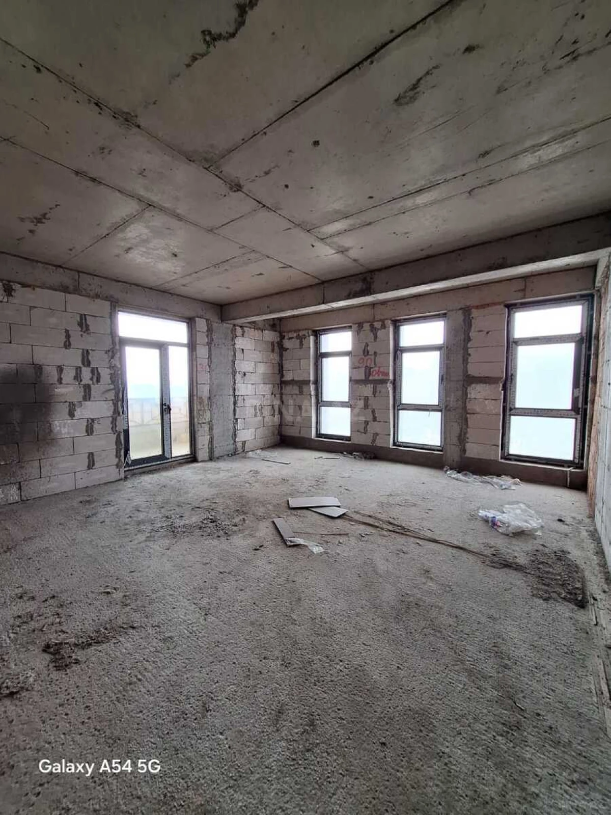 Satılır 3 otaqlı mənzil 158 m²