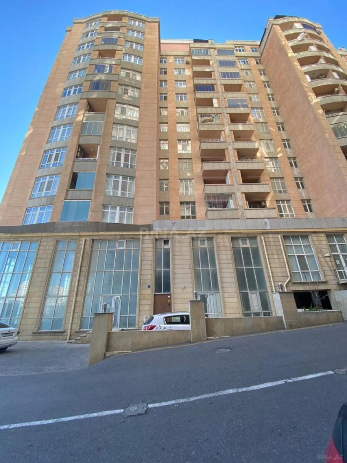 Satılır 3 otaqlı mənzil 158 m²